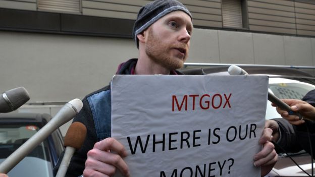Un manifestante protesta en Tokio contra la firma MtGox.