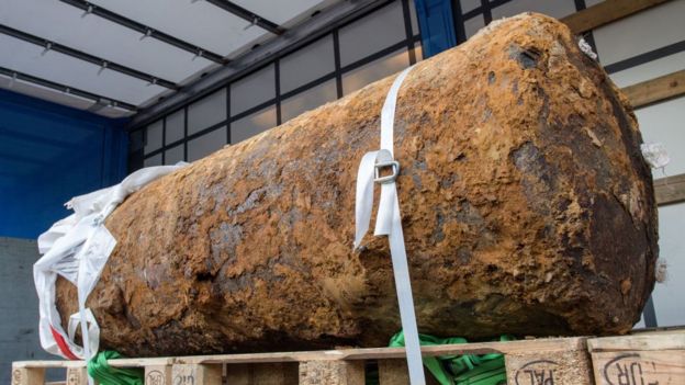 قنبلة بريطانية تزن 1800 كيلوغراما، تعود للحرب العالمية الثانية