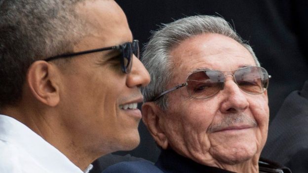 Aliyekuwa rais wa Marekani Barrack Obama na rais wa Cuba Raul Castro