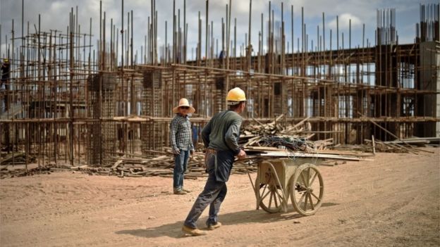 2015: Công nhân Trung Quốc xây đường sắt tại Ethiopia