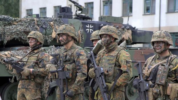 Soldados en ejercicios de la OTAN.