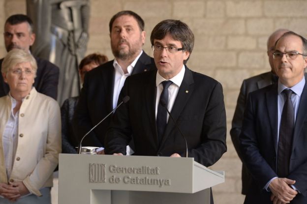 El presidente de la Generalitat catalana, Carles Puigdemont, ofrece un discurso en Barcelona el 20 de septiembre.