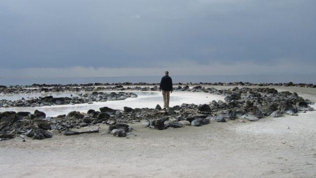 Geoff Dyer en Spiral Jetty. (Foto: Rebecca Wilson)
