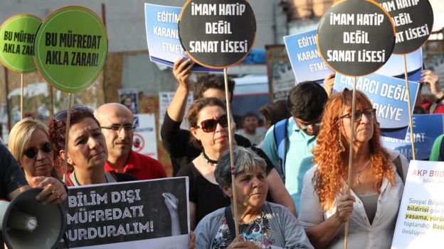 Women protest against new curriculum, Ankara, 16 Sep 17