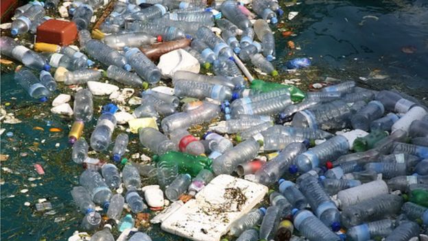 《国家地理》的调查还发现，美国人消费的每6瓶瓶装水中，只有一个瓶子被回收。
