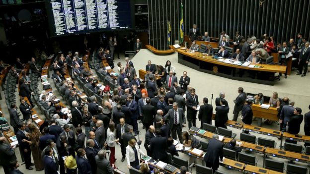 Sessão da Câmara para votar a DRU e reajustes dos servidores, em 1º de junho de 2016
