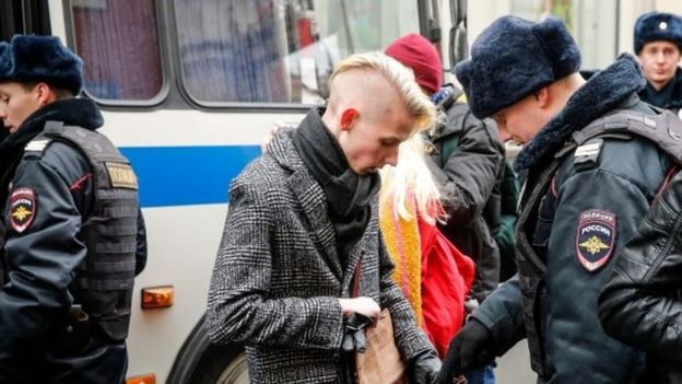 A supporter of nationalist politician Vyacheslav Maltsev being searched by police in Moscow (05 November 2017)