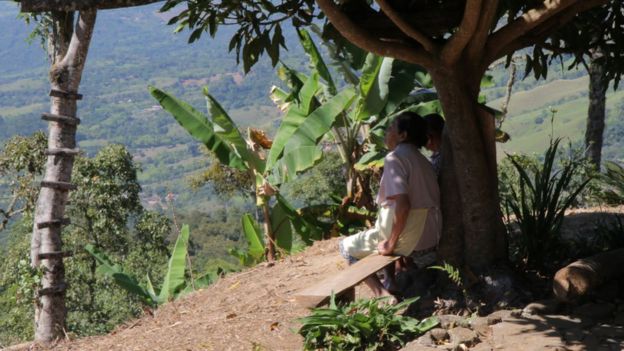 Cruz Elena en su finca.