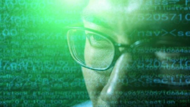 صورة تعبيرية لشخص محاط بأرقام ورموز إلكترونية