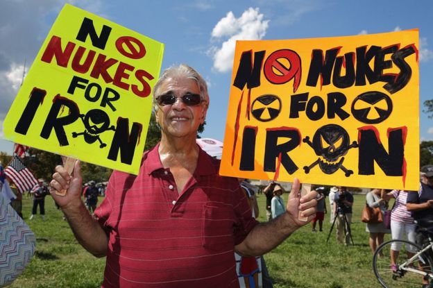 Manifestante en contra del acuerdo nuclear con Irán.