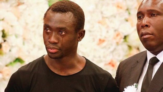 Papiss Cissé alishindwa kujizuia wakati wa kumuaga Tiote