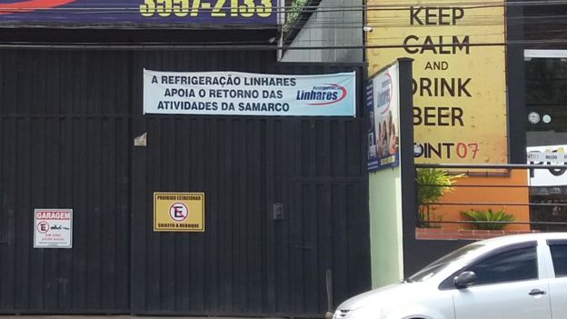 Faixa em comércio de Mariana