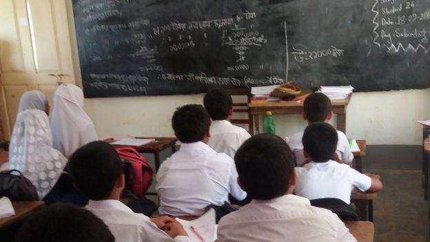 পাঠ্যবইতে কোনও ধরনের সংশোধনী আনাও সহজসাধ্য ব্যাপার নয় কারণ লক্ষ লক্ষ বই সংশোধনীতে লেগে যায় দীর্ঘ সময় ।