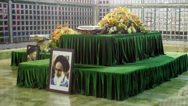 Shrine of the late Ayatollah Ruhollah Khomeini at Khomeini's mausoleum in Tehran (2009)