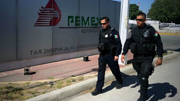 Policías