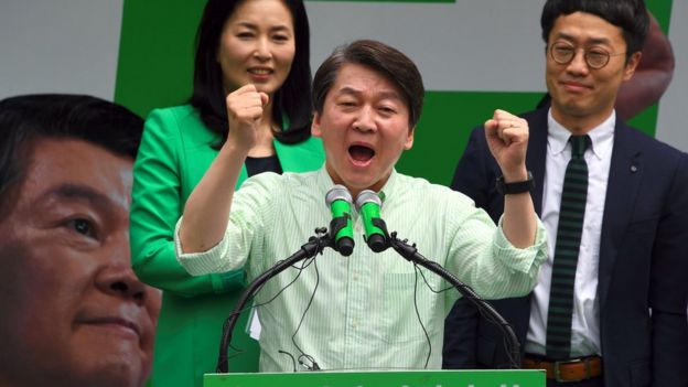 South Korean presidential candidate Ahn Cheol-Soo of the People's Party speaks during his election campaign in Seoul on May 8, 2017