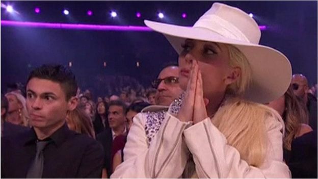 Lady Gaga reacciona al discurso de Selena Gómez.