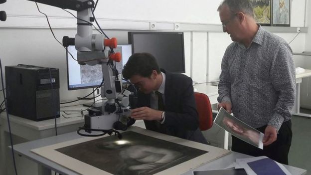 خبراء فرنسيون يحاولون التحقق من لوحة عارية للموناليزا