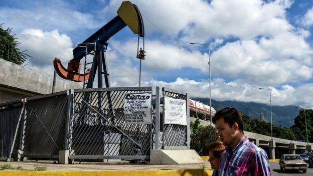 Una bomba de petróleo en Caracas.