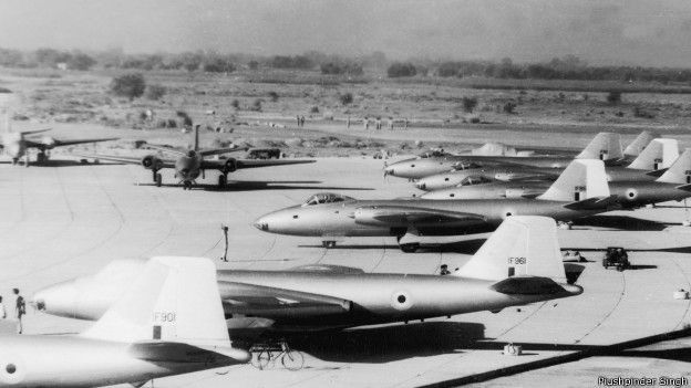 1965 இந்திய-பாகிஸ்தான் போரின்போது பதான்கோட் விமானதளத்தில் எடுக்கப்பட்ட புகைப்படம்