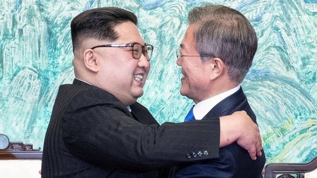 Kim y Moon durante su encuentro el pasado 27 de abril.