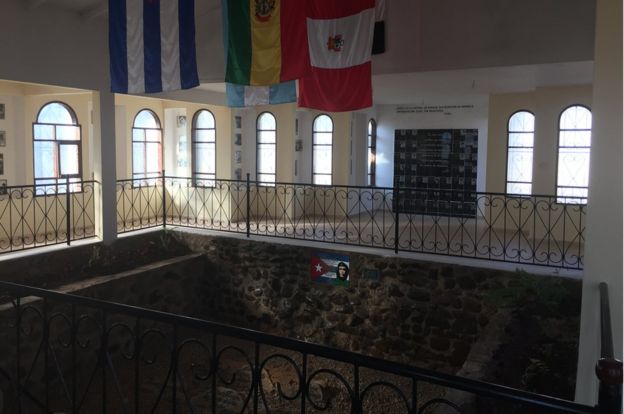 Lugar donde encontraron al Che visitado en 2017. (Foto: Luis Velasco/BBC Mundo)
