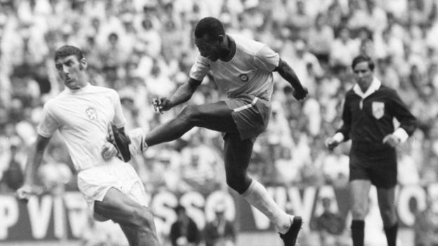 Pelé em jogo contra Tchecoslováquia