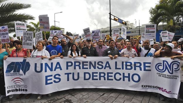 Protesta en favor de la libertad de prensa en Venezuela.