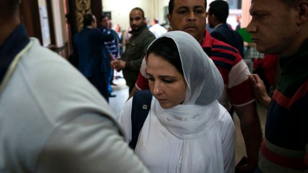 الناشطة المصرية الأمريكية آية حجازي تصل إلى الولايات المتحدة على متن طائرة عسكرية _95732180_gettyimages-669049264