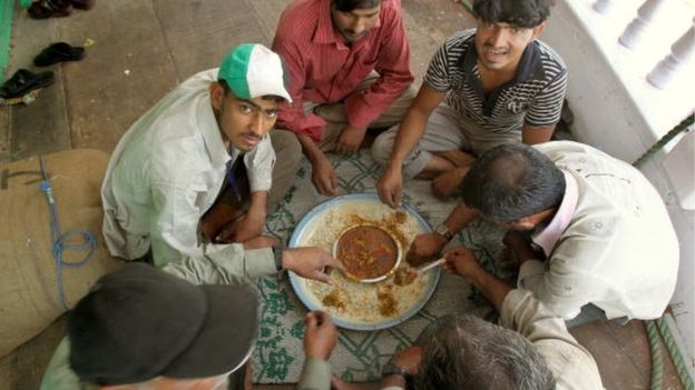 துபாயில் 20 லட்சம் இந்தியத் தொழிலாளர்கள் உள்ளனர்