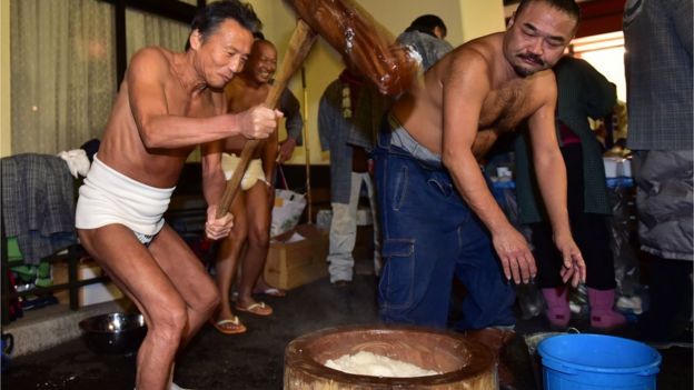 Menin loincloths pounding rice