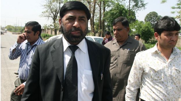 Pakistani special prosecutor lawyer Chaudhry Zulfiqar Ali (2L) walks with others as he leaves Adiyala Prison in Rawalpindi on March 26, 2011, after a case hearing into the assassination of ex-premier Benazir Bhutto.
