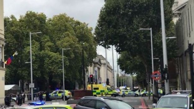 حادث التصادم خارج متحف وسط لندن غير مرتبط بالإرهاب _98220190_f4c74ecb-2a75-4c05-b1c6-86c308da25a2