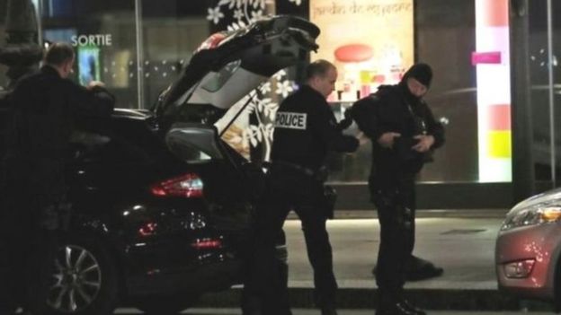 பாரீஸில் ஐஎஸ் தாக்குதல்தாரி நடத்திய கத்திக்குத்து: ஒருவர் பலி