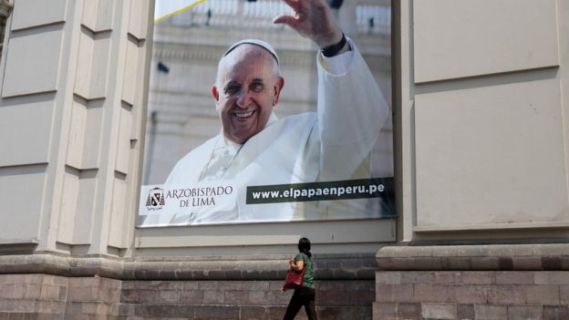 Afiche del papa en Peru