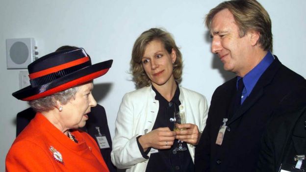 Rickman and Juliet Stevenson with The Queen in 2000