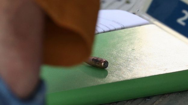 Una bala perdida cayó al centro de prensa