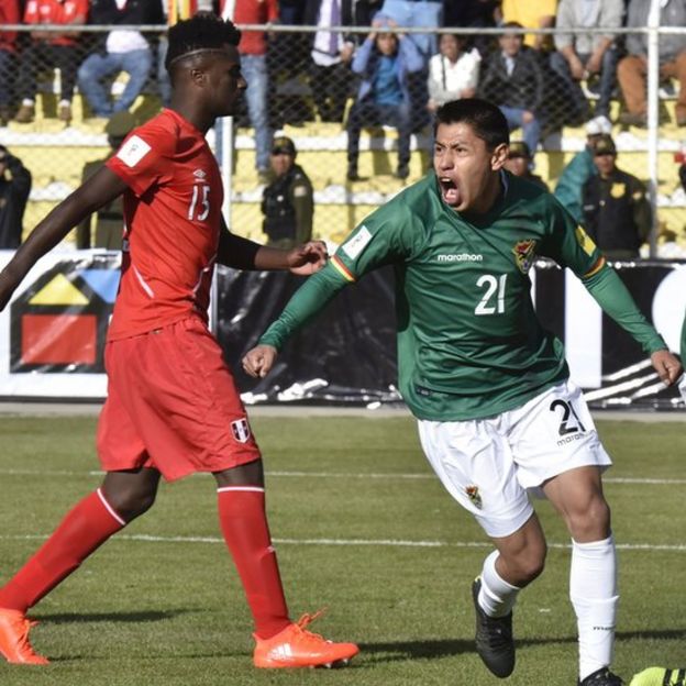 Diego Wayar celebra un gol contra Perú