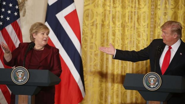 La primera ministra noruega Erna Solberg y el presidente de EE.UU. Donald Trump