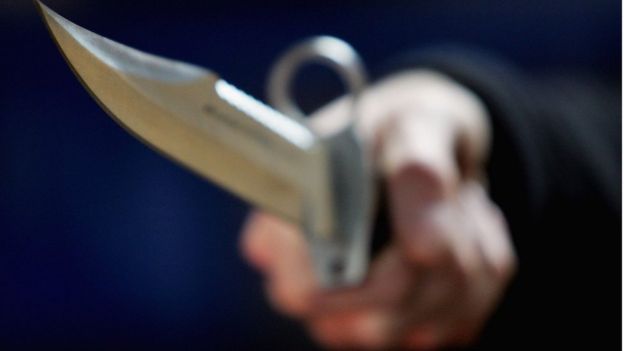 Hombre con cuchillo