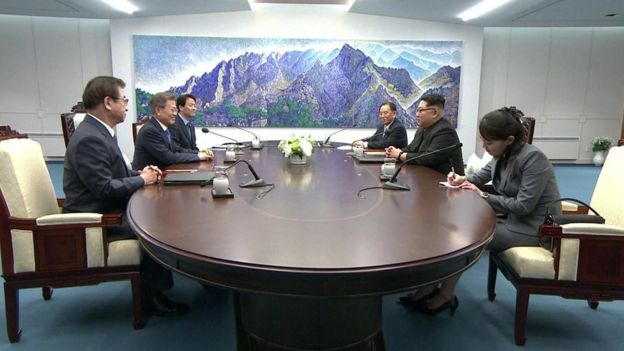 A still from the televised portion of the summit between Moon Jae-in and two aides on one side of the table, and Kim Jong-un, Kim Yo-jong and Kim Yong-chol on the other side.
