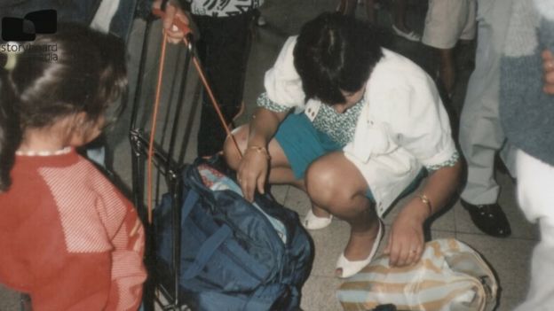 Adriana Rivas llegando al aeropuerto