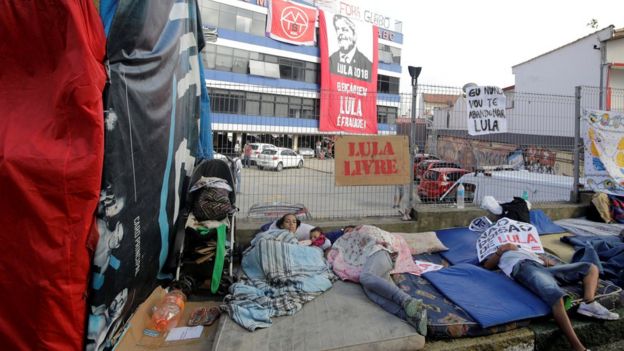 Supporters of former Brazilian President Luiz Inacio Lula da Silva sleep outside the metallurgic trade union's headquarters in Sao Bernardo do Campo, Brazil, 7 April 2018