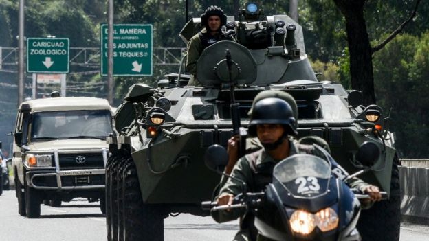 Fuerzas armadas de Venezuela en calles de Caracas