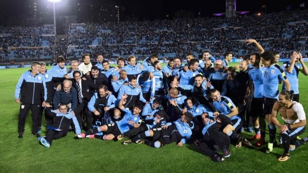 Los uruguayos celebran su pase al Mundial