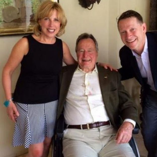 Christina Baker Kline (L) former President Bush and her husband David