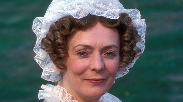 Alison Steadman interpretando a la señora Bennet en la serie de la BBC de 1995