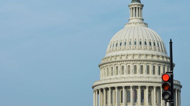 美国参议院未能通过临时预算 数十万政府雇员“被迫休假”