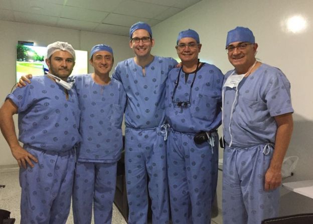 Algunos de los profesionales que acudieron a la cirugía del soldado Mena