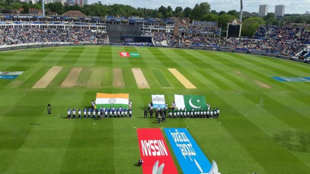 மௌன அஞ்சலிக்கு பிறகு தொடங்கிய இந்தியா-பாக்., ஆட்டம்